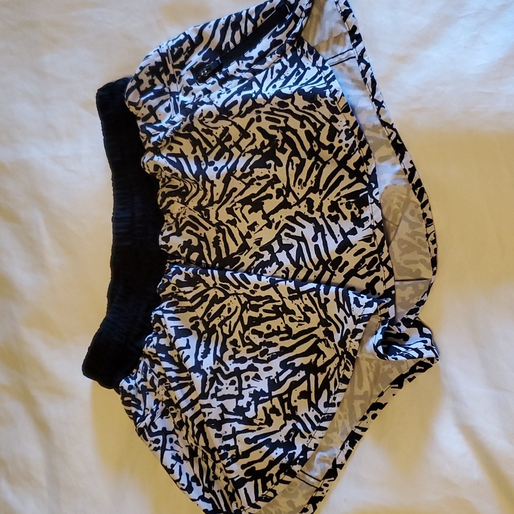 Lululemon tracker shorts size 6